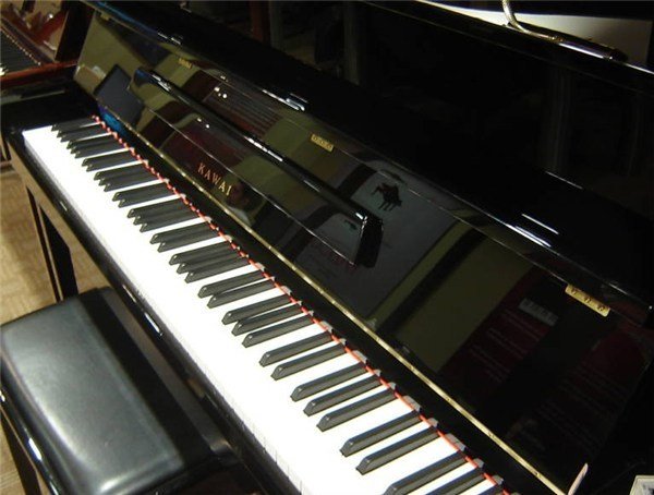 Kawai KX-15 E/P Siyah Cilalı Duvar Piyanosu 115cm