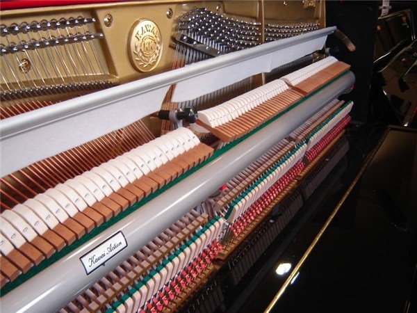 Kawai KX-21 E/P Parlak Siyah Upright Duvar Piyanosu 121cm